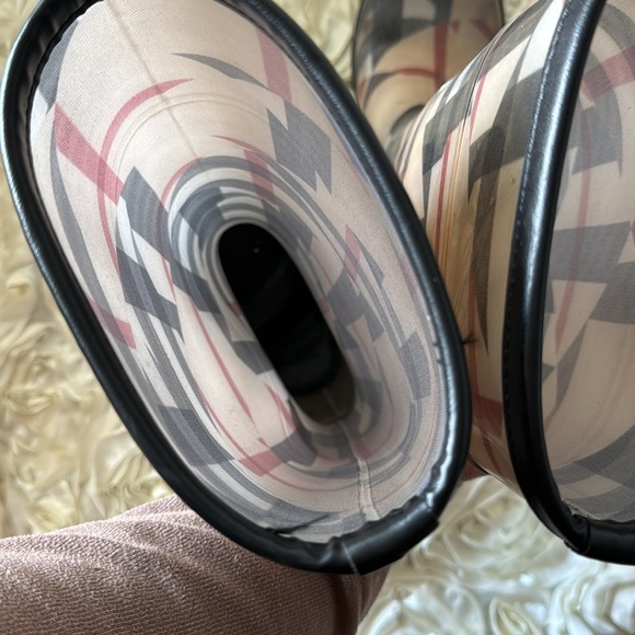 Burberry rain boots size 9 - Picture 9 of 12